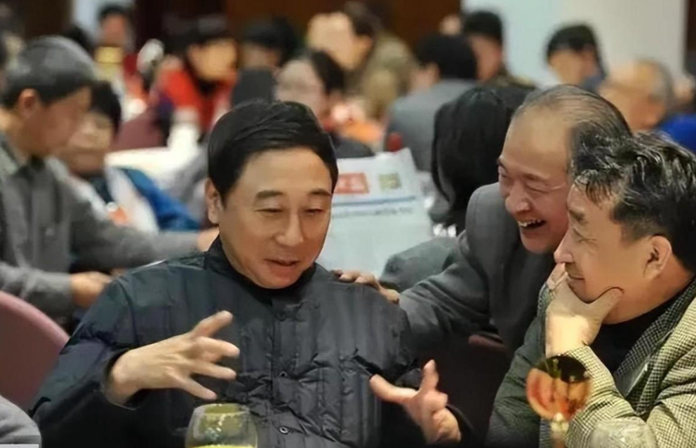 冯巩47岁被妙龄保姆索要50万分手费他妻子的反应令人动容