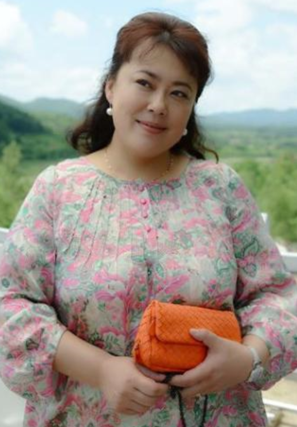 李菁菁:三婚嫁小22岁男友,被500位导演"封杀",如今苦尽甘来