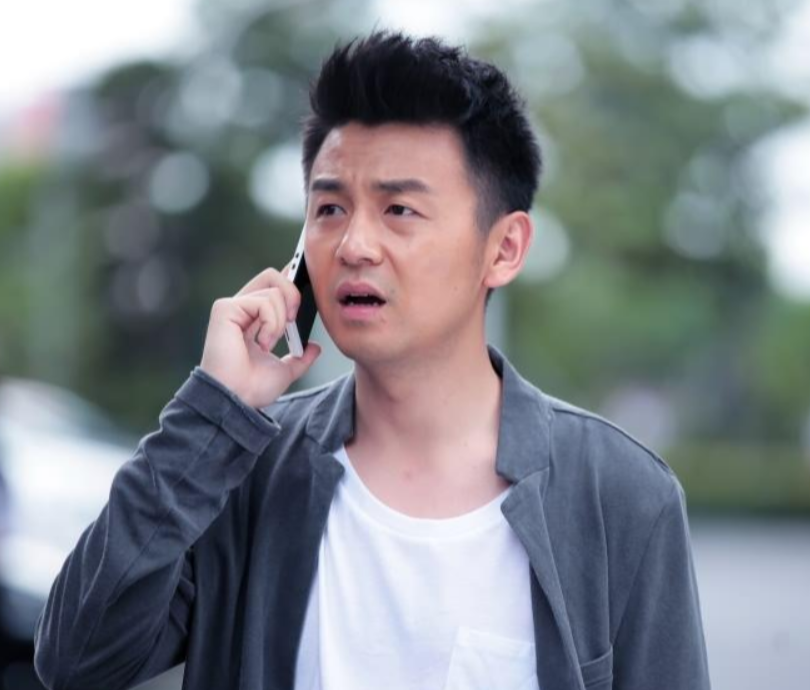 呆头呆脑的雷佳音为何能如此抢手他的清醒让内娱羞愧