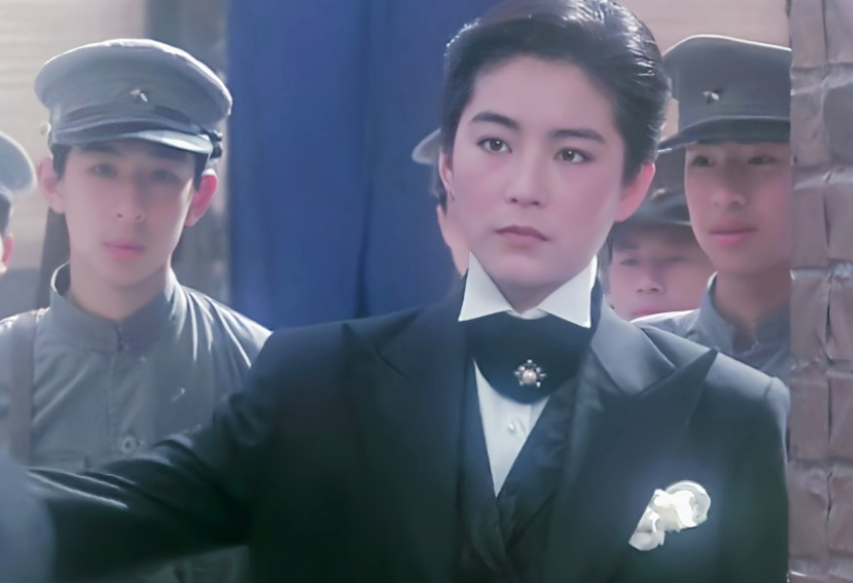 但大家不知道的是,在《刀马旦》中林青霞的女扮男装才更加亮眼.