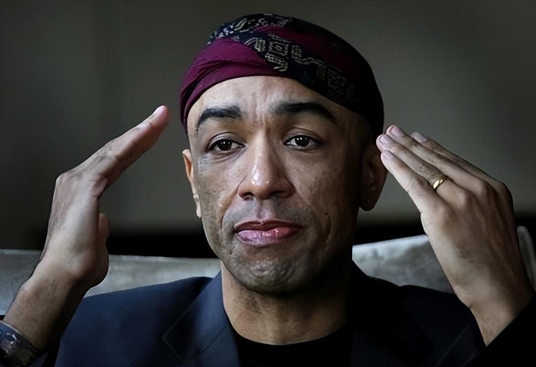 马克不知道自己接下来应该怎么办,尽管如此他也不想回到自己的家乡