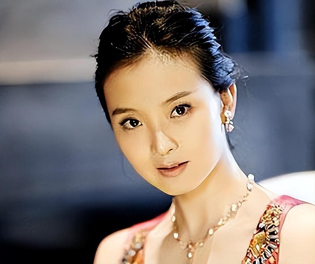 为儿子退出娱乐圈嫁入豪门却饱受蹉跎王艳如今苦尽甘来