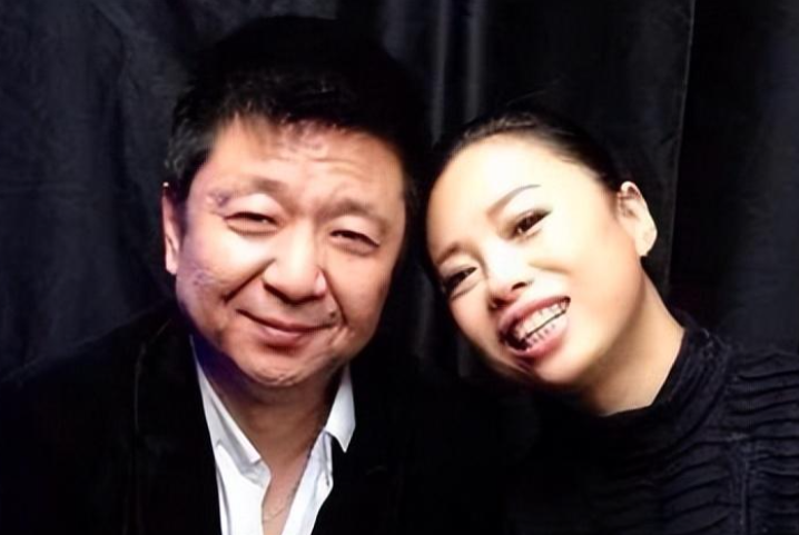 黄绮珊45岁从大妈变少女被三段婚姻拖垮半生没有孩子是遗憾