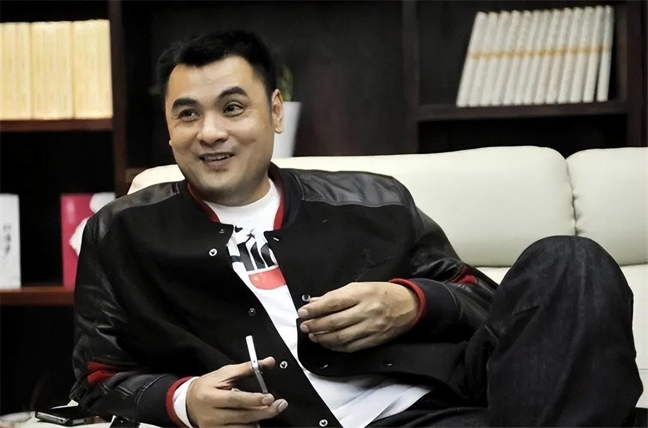 回顾刘玉栋被授大校军衔待遇如何薪水感人即将被王治郅超越