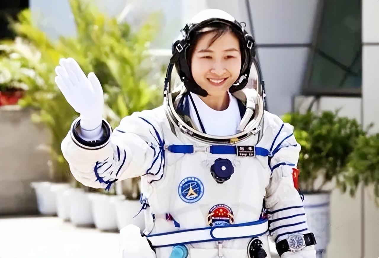 回顾航天刘洋丈夫才貌双全曾对妻子撒谎妻子却不怪他