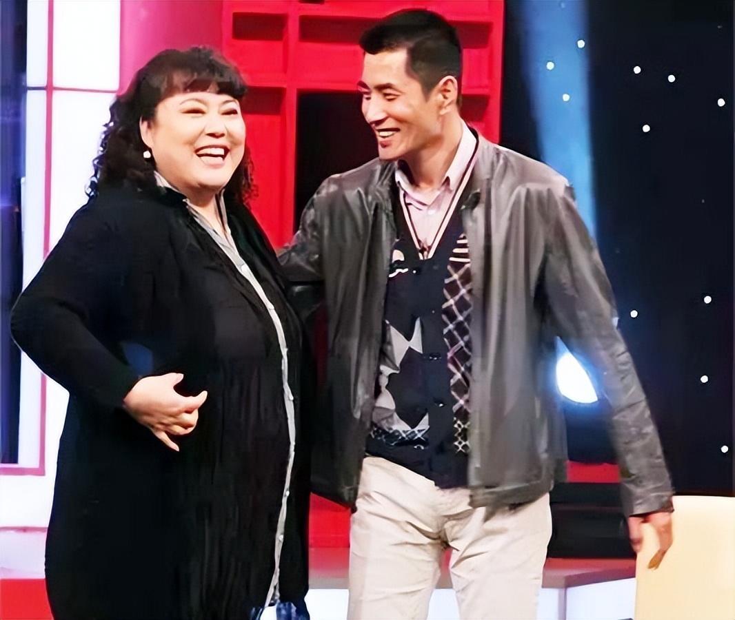 李菁菁三婚嫁小22岁男友被500位导演封杀如今苦尽甘来