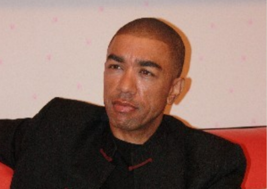 奥巴马正式开起来进军政坛,同样有着聪明头脑的马克却对政治不感兴趣