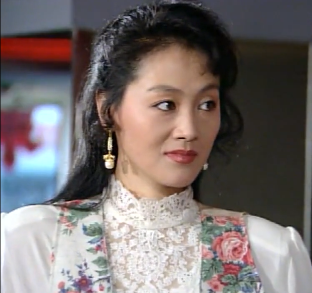 后在陈道明的推荐下才有了王姬接演了阿春一角,此时的王姬恰随着出国