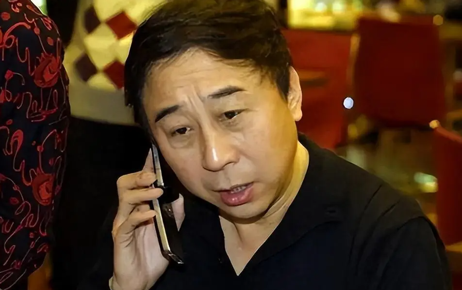 冯巩47岁被妙龄保姆索要50万分手费他妻子的反应令人动容