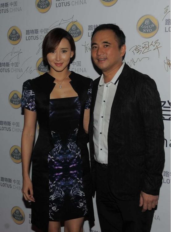 胡静生完孩子之后,有一段时间的焦虑,朱兆祥一直陪在她身边,并且鼓励