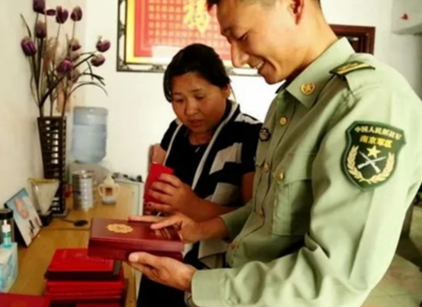 2009年女友因车祸智力变3岁军人执意娶回家现在过得如何