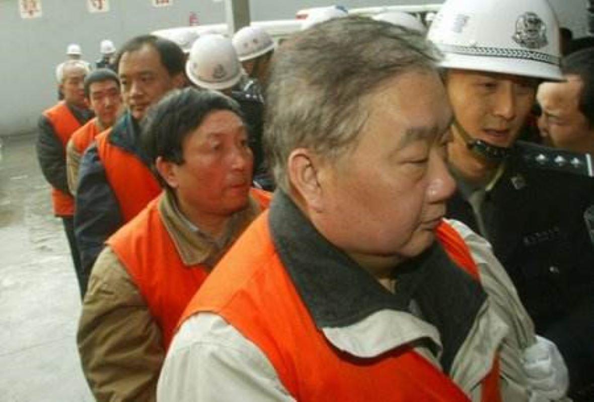 2004年西安17岁小伙10元抽中宝马反被告造假最后结局真解气