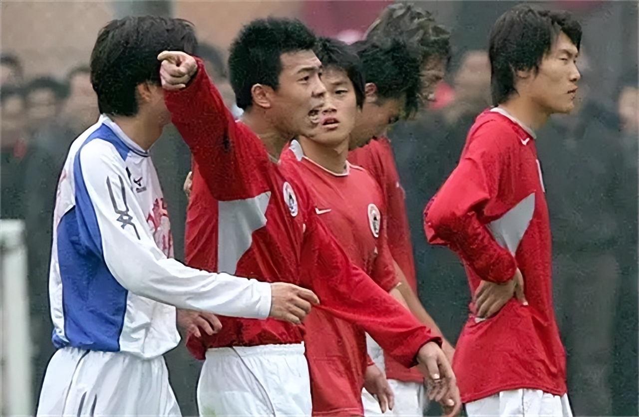 徐亮是一个80后,小时候家里并不富裕,一家五口人挤在17平米的房子里