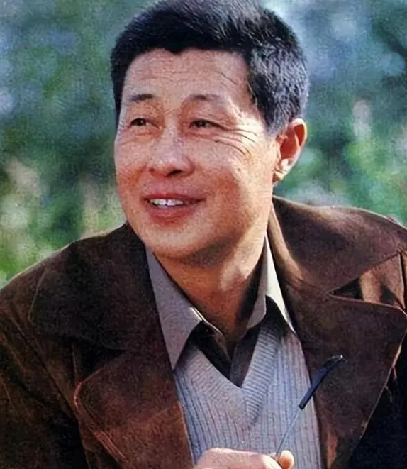 一代男神王心刚荣获三大终身成就奖却只愿做普通老头