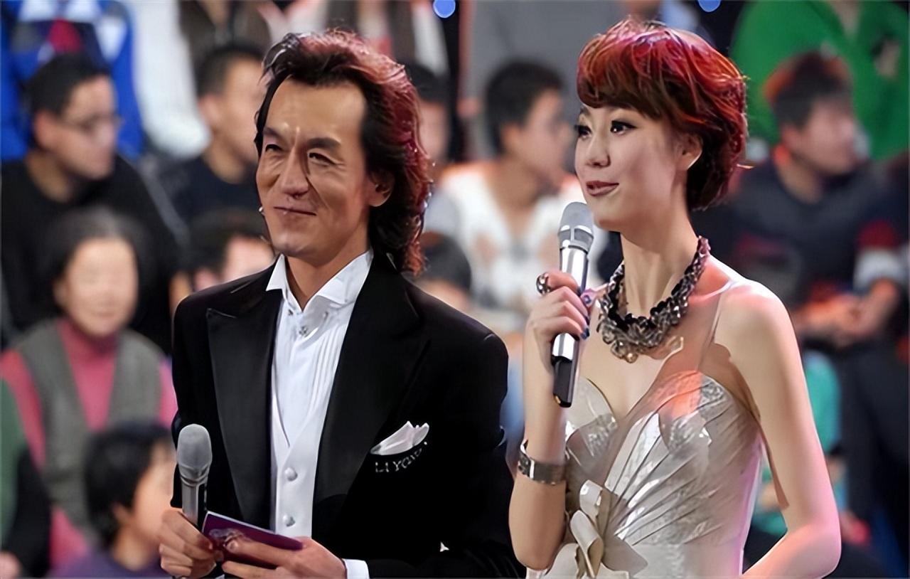 回顾央视主持人王冠离开央视5年今自由独立39岁依旧单身