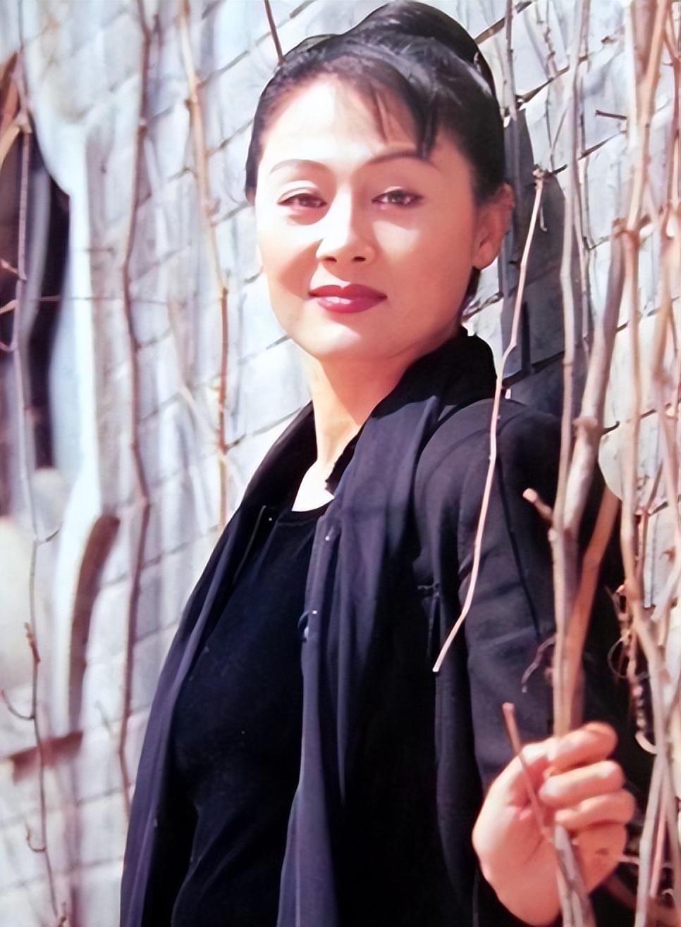 回顾著名演员王姬不图名不图利只求自己能比儿子多活一天