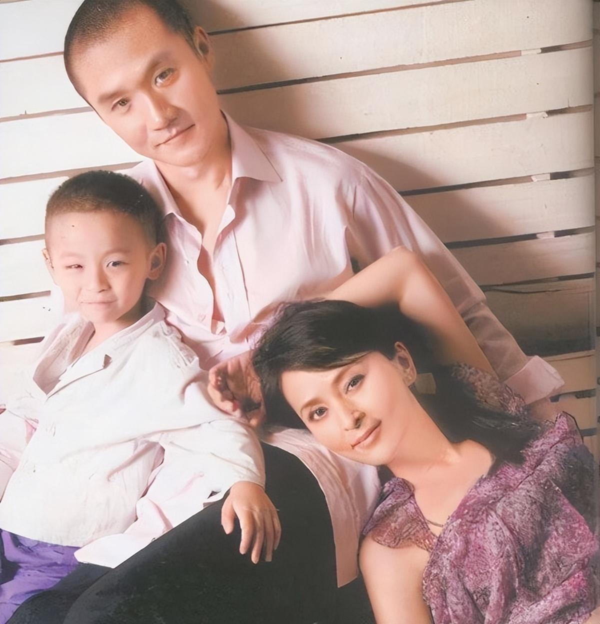 黄志忠抛弃13年原配转身恋上柯蓝如今的他证明靳东没说错