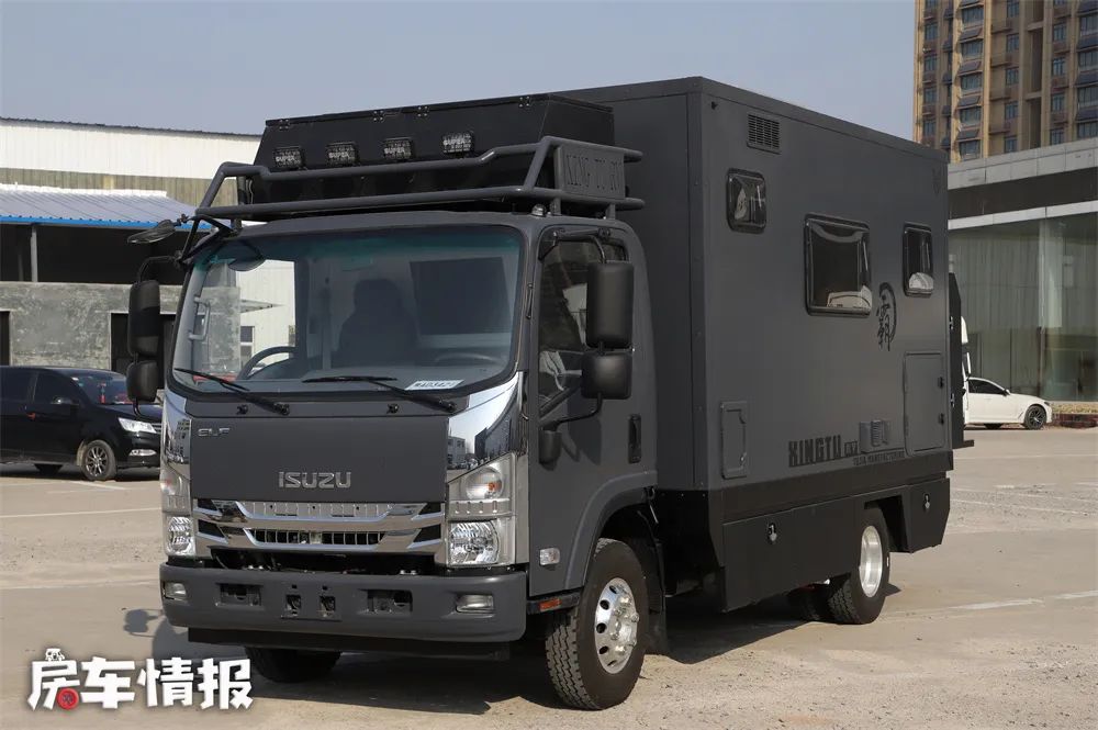这款途家房车推出的基于庆铃五十铃kv800打造的方舱型轻卡房车,整车的