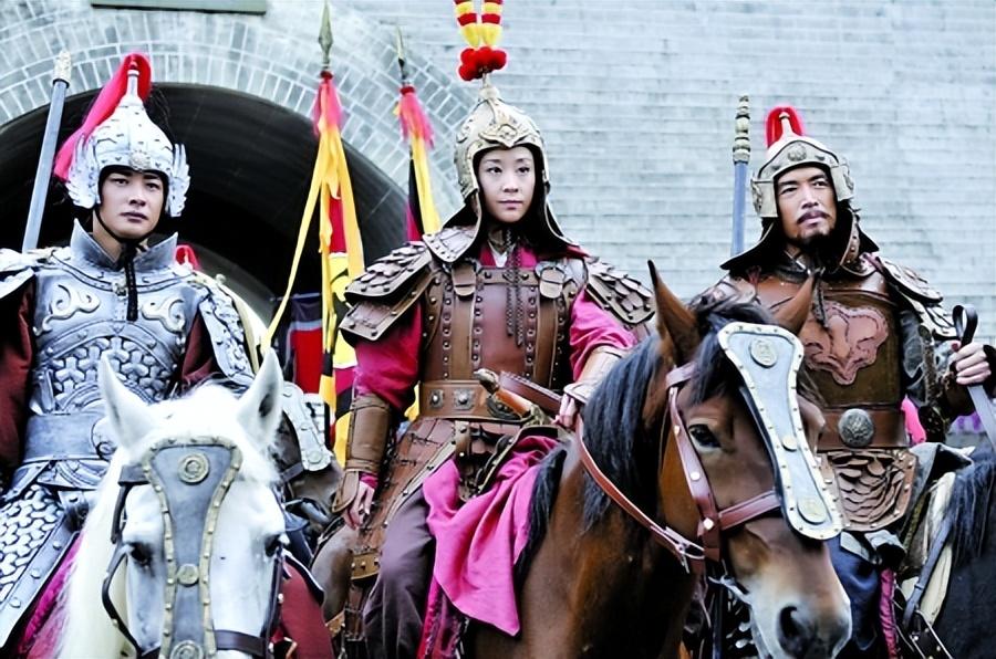 回顾上战场还浓妆艳抹让这四位女星告诉你什么叫做女将军形象