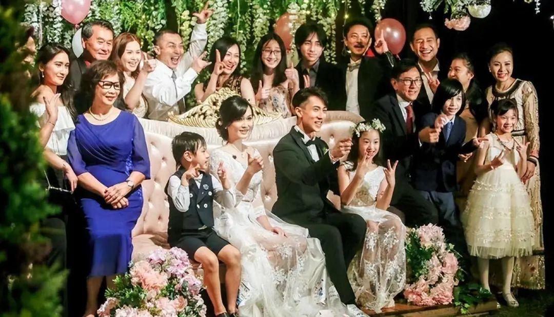 娱乐圈再添新妈未婚妻火速升级生育率竟靠明星支撑