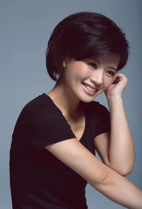 回顾程愫花21年捧红丈夫遭抛弃为儿子不愿再婚今完美逆袭