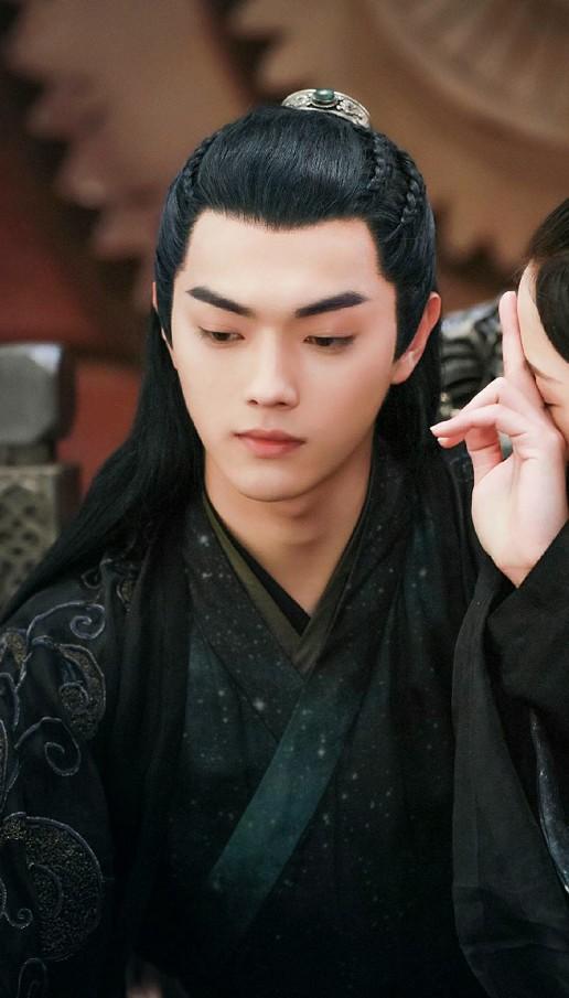 许凯和白鹿主演的《招摇》也是让人过目难忘.