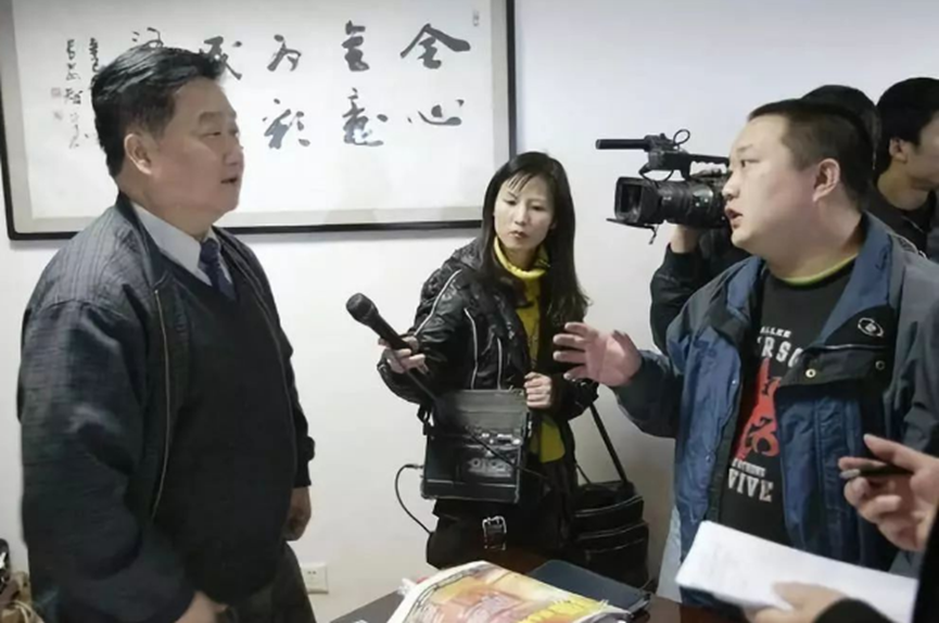 2004年西安17岁小伙10元抽中宝马反被告造假最后结局真解气