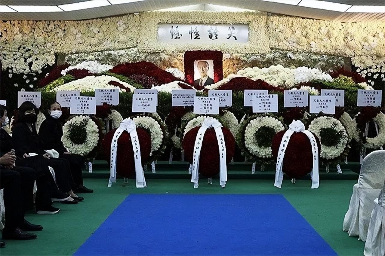 回顾:赌王何鸿燊去世一年下葬,不是因为风水,与李嘉诚妻子有关