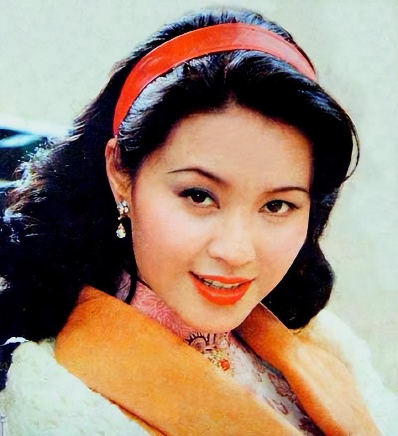 班花方舒60岁照片曝光满脸沧桑判若两人失败婚姻是她一生的痛