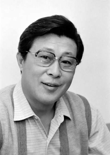 一代男神王心刚荣获三大终身成就奖却只愿做普通老头