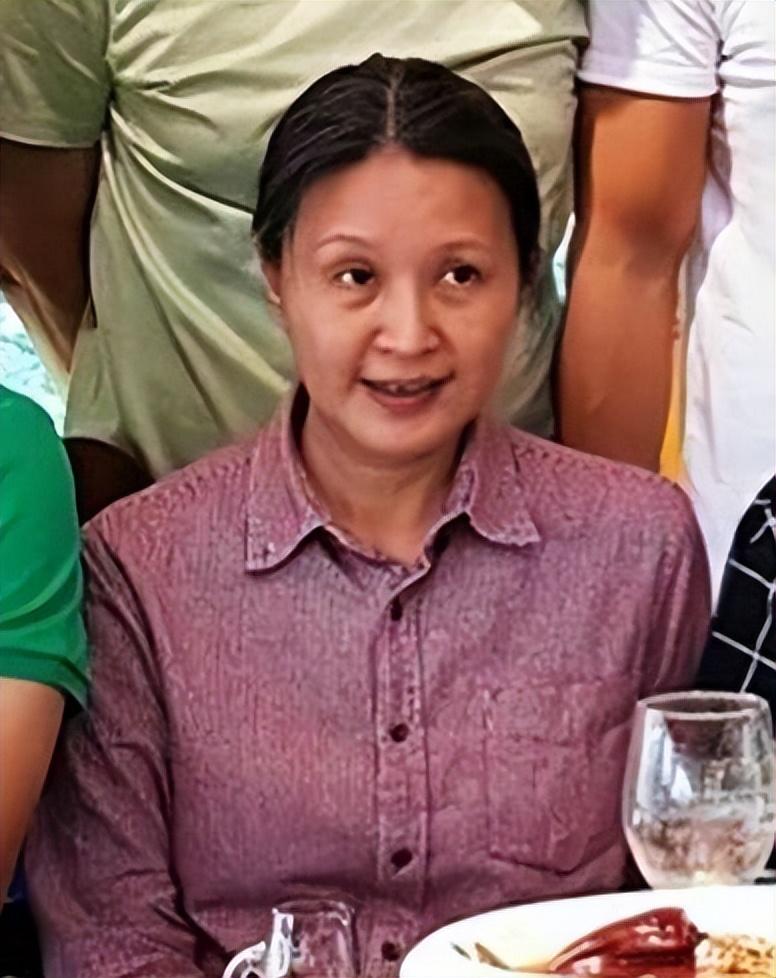 班花方舒60岁照片曝光满脸沧桑判若两人失败婚姻是她一生的痛