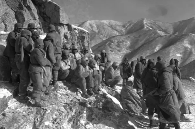 直至今日,朝鲜金华地区的391高地附近,还有着一座纪念邱少云烈士的