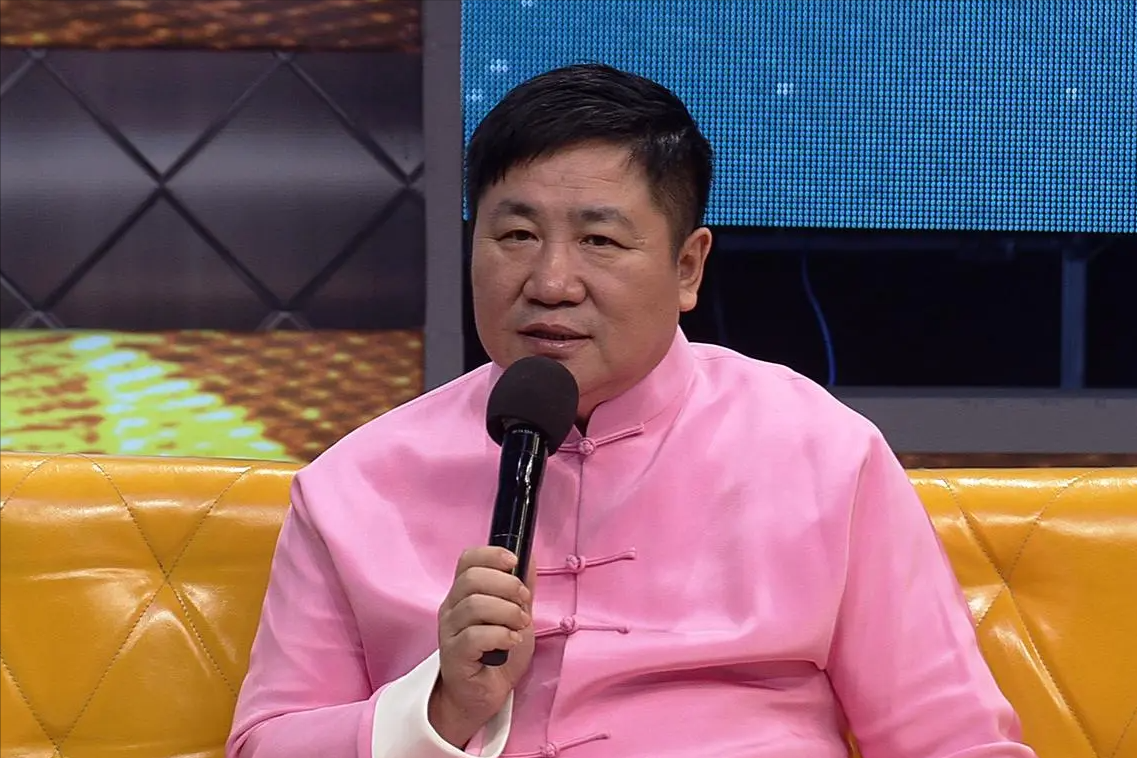 退出本山集团十年,再看刘流和赵本山现状,一个消失一