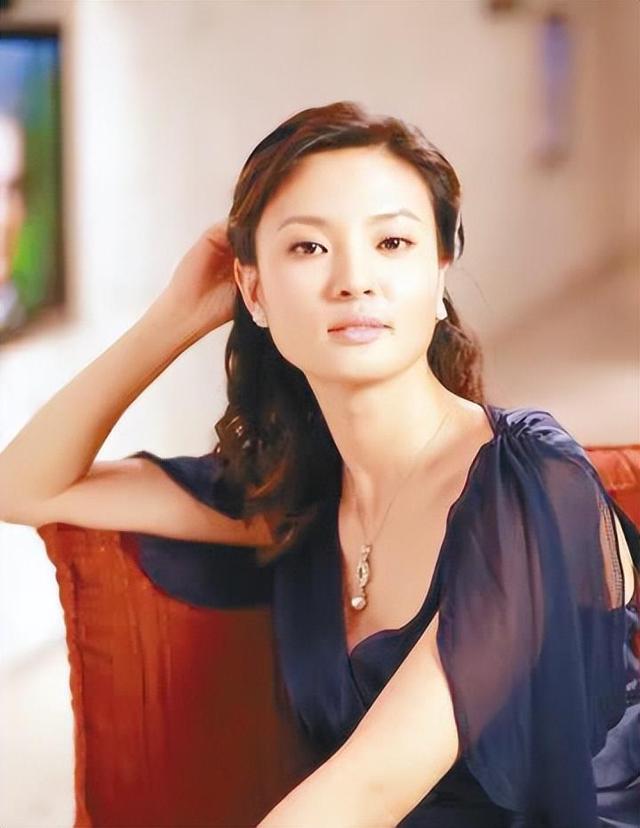 纪实主持人刘芳菲:男友死缓丈夫入狱,被骂"克夫"的她现状如何?