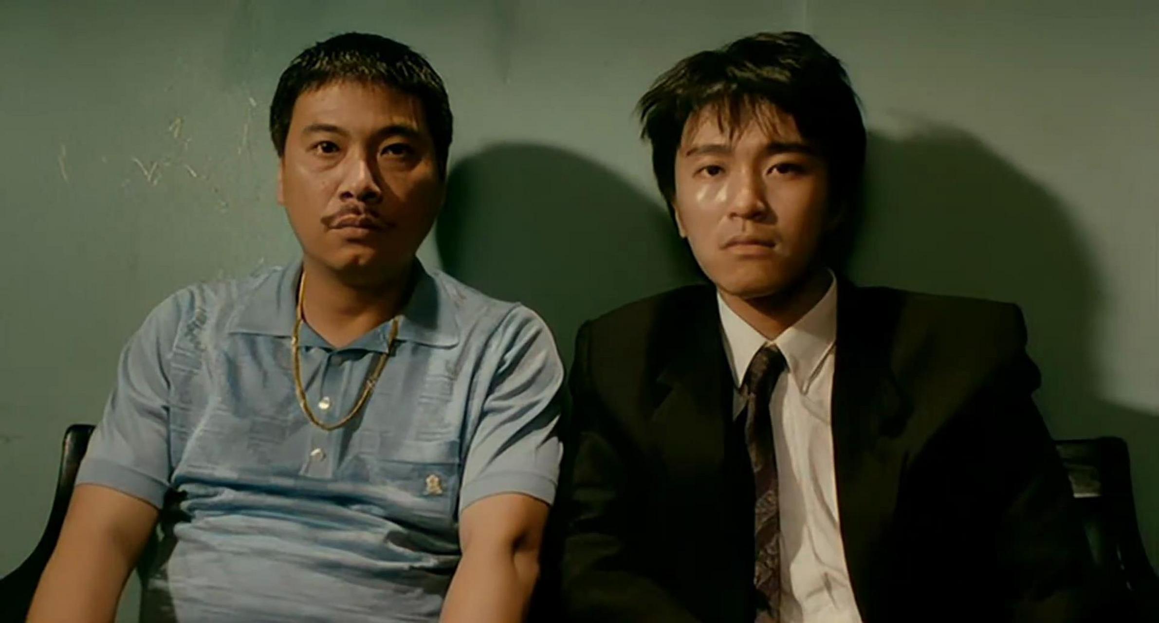 之后他与周星驰开始了长期合作,他们共同出演了《破坏之王》《百变