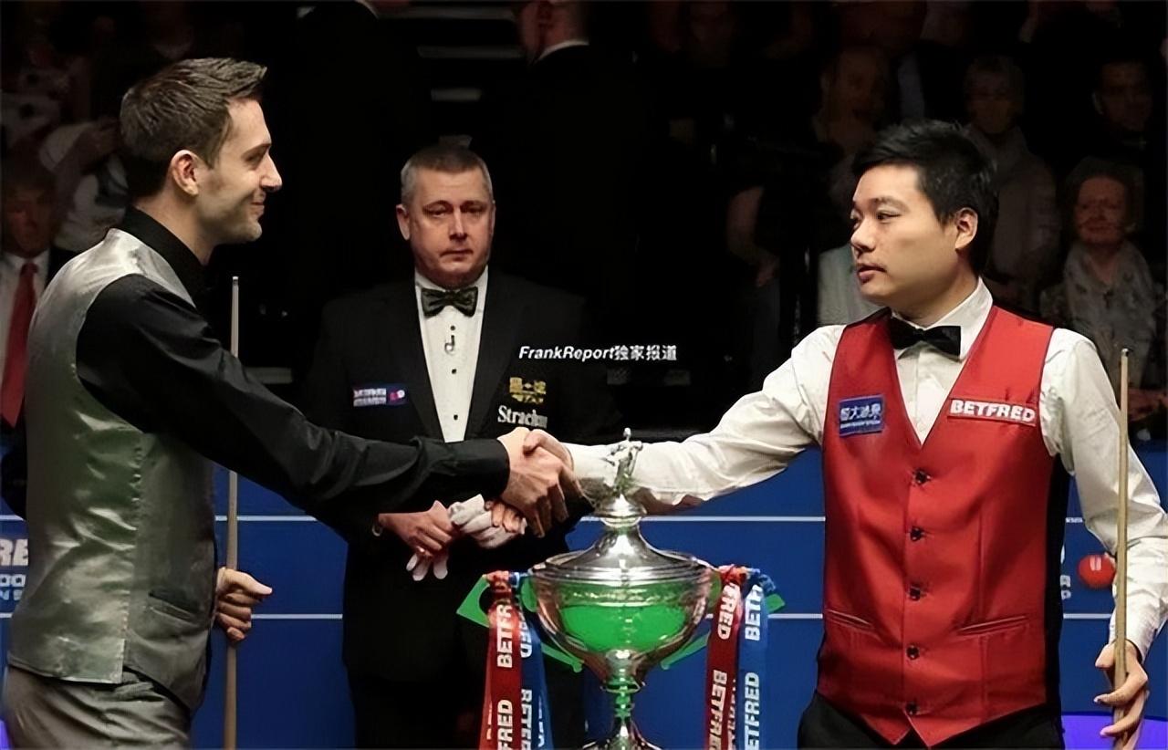 回顾丁俊晖晒一家三口合影娇妻明艳动人40岁潘晓婷却仍单身