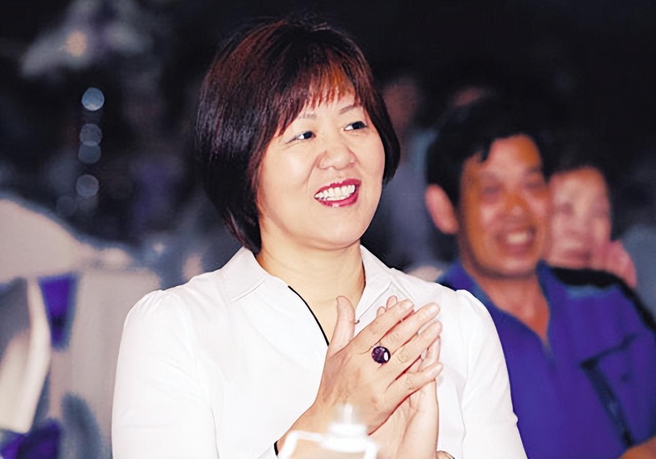 回顾郎平奥运会结束后回到美国晒全家合照30岁女儿笑容灿烂