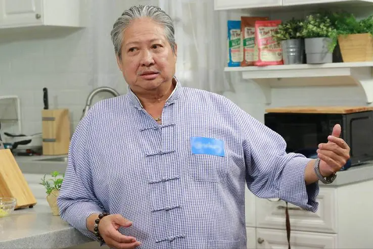 回顾71岁的洪金宝如果从商当年的财力可能是李嘉诚现在的一半