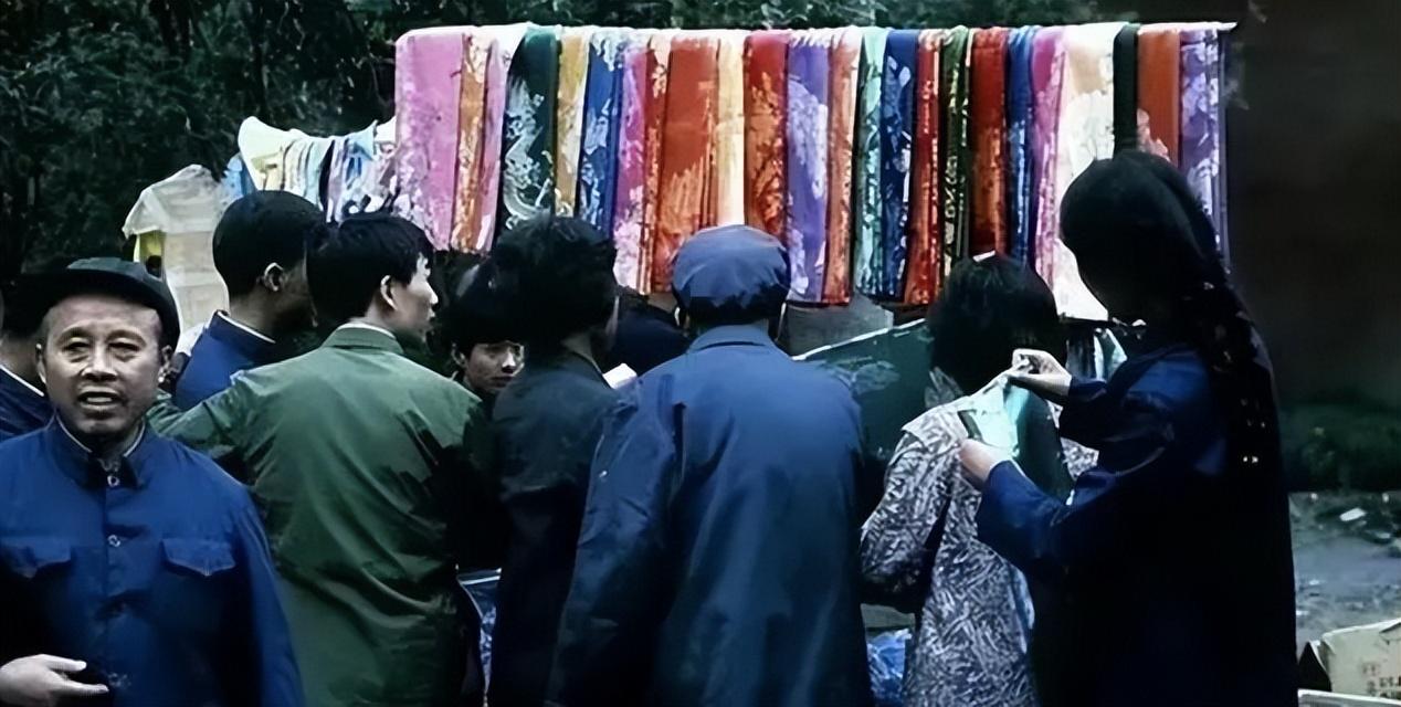 回顾风靡全国的的确良消失了其实是换了名字如今很多人还在穿