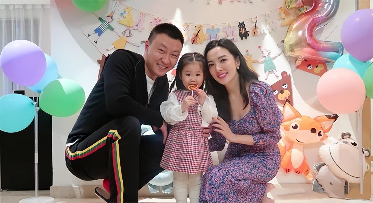 2014年,与王励勤结束恋情仅不到一年的时间,刘彦池便走入婚姻殿堂,与