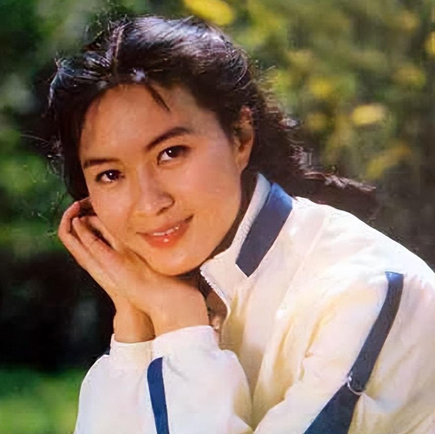 班花方舒60岁照片曝光满脸沧桑判若两人失败婚姻是她一生的痛