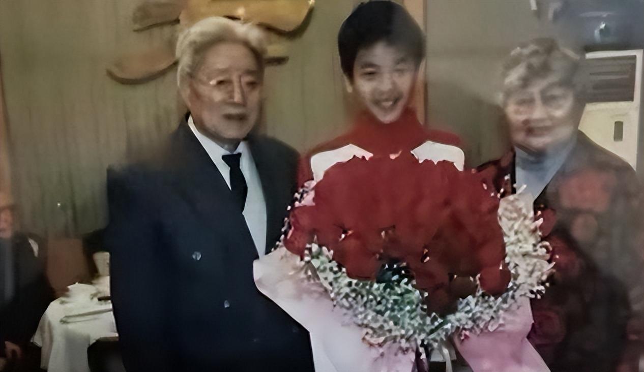 要问张若昀为何对自己的父亲态度这么差,本质还是因为"羊毛出在羊身上