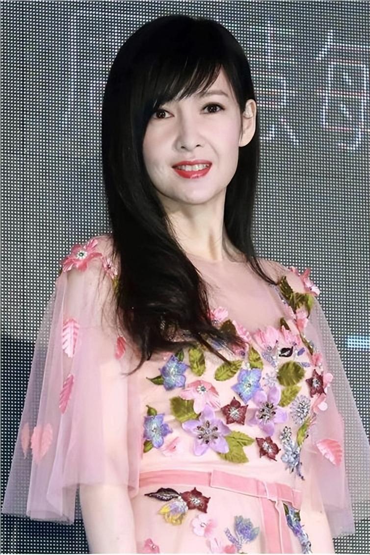 周慧敏:时光不败的"玉女掌门人"