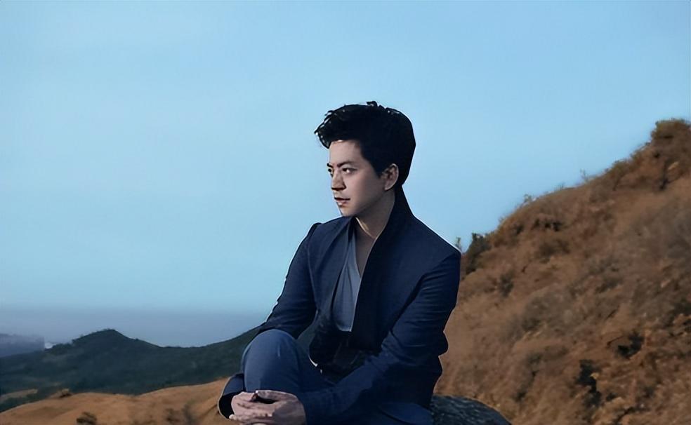 不生孩子李健结婚19年后与妻子的二人世界依旧很甜蜜