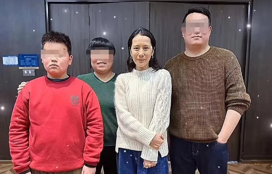 明星回老家的真实状态曝光谁接地气谁在耍大牌一目了然