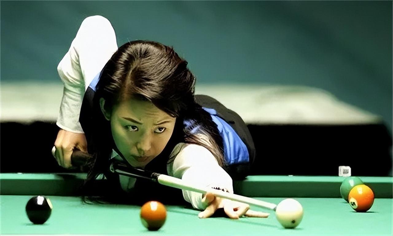 回顾丁俊晖:晒一家三口合影,娇妻明艳动人,40岁潘晓婷却仍单身