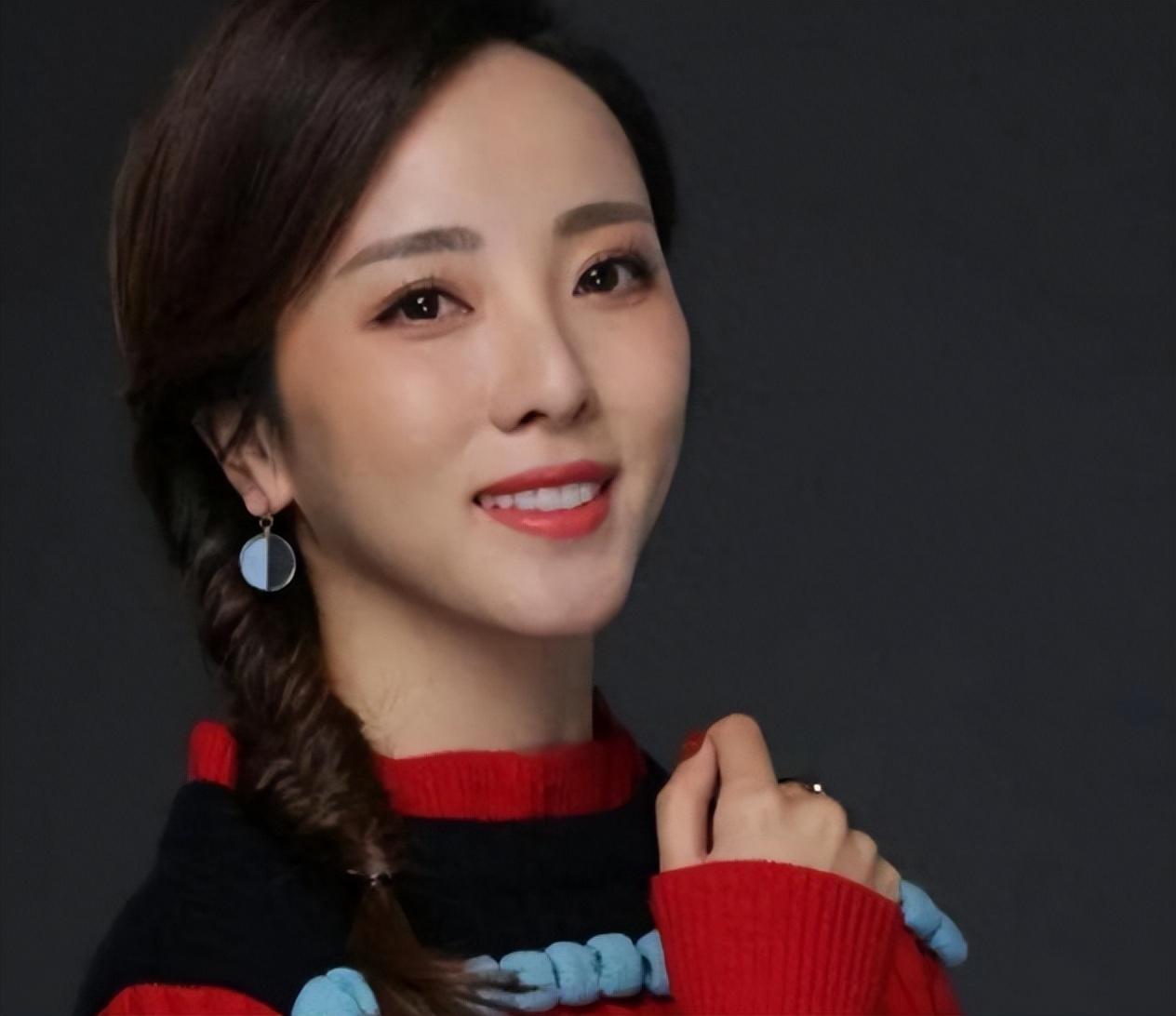 回顾央视李思思3年生2娃放弃事业选择家庭如今的她幸福么