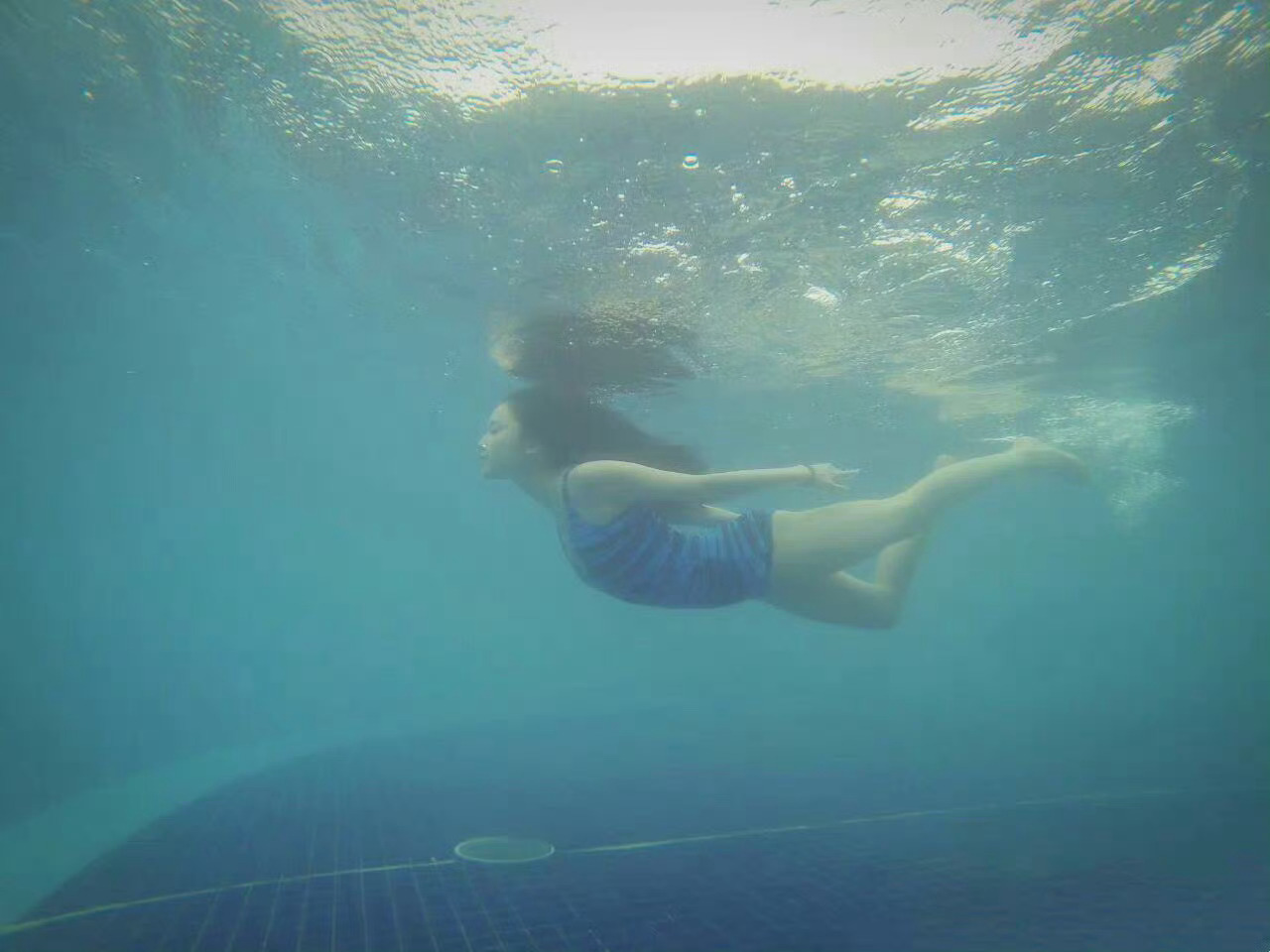 古力娜扎泳装水下美照 #古力娜扎