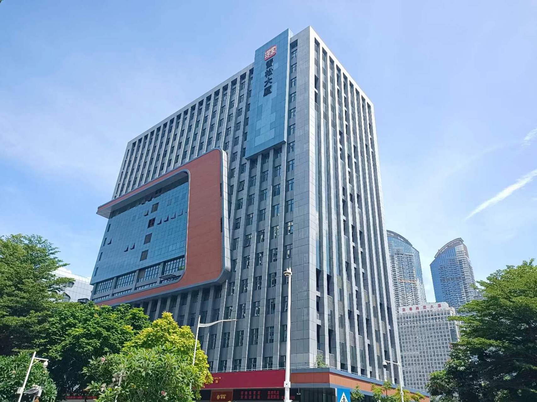 可做健身舞蹈瑜伽,桌游,轰趴…… 雪松大厦b座面积:638平方,6 1 朝向