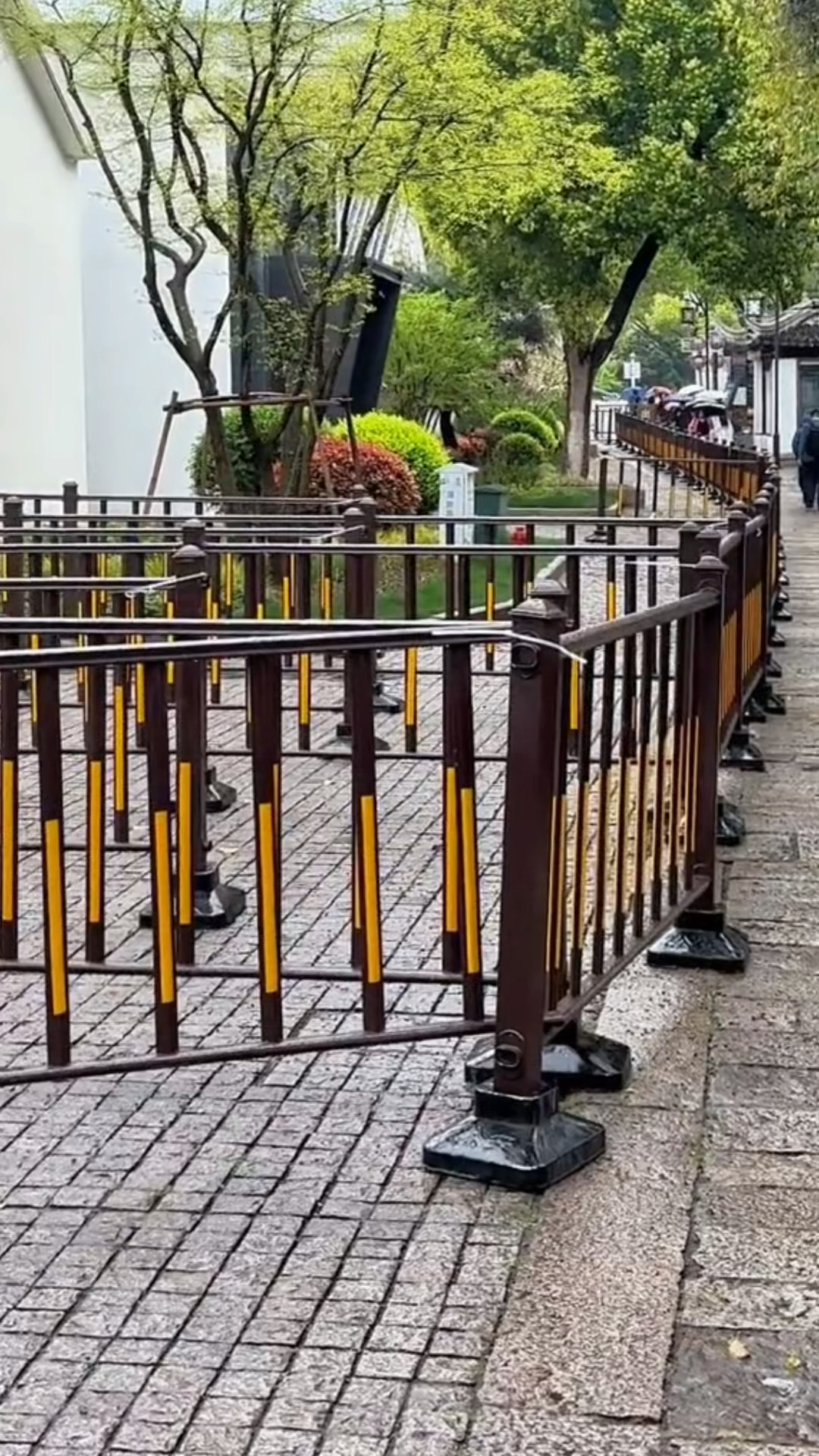 明天就是清明小长假了,苏州平江路和山塘街的围栏早已经准备好啦!